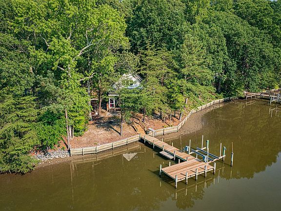 2nd image of 227 Carolina Dr