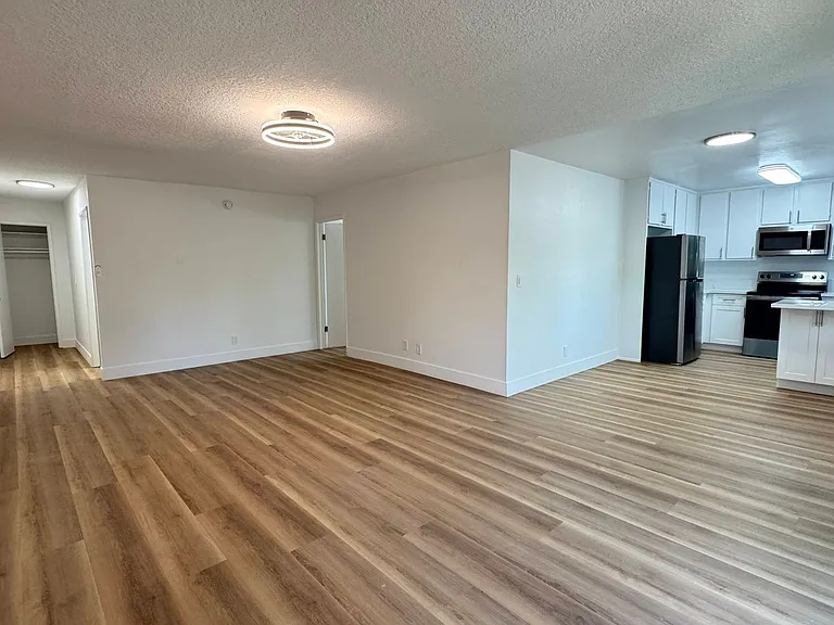 20317 Saticoy St — Photo 34