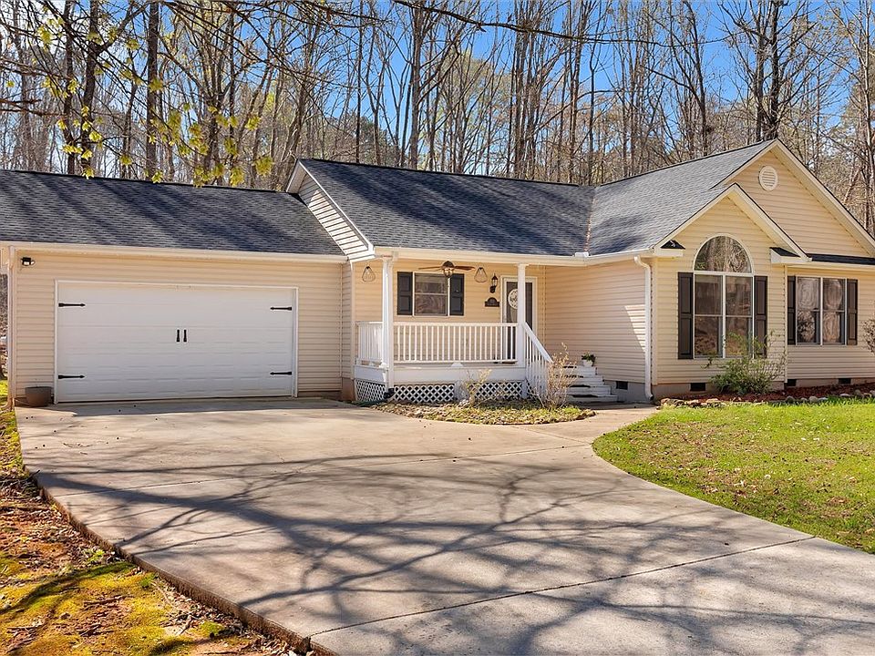 1st image of 102 Circle Dr