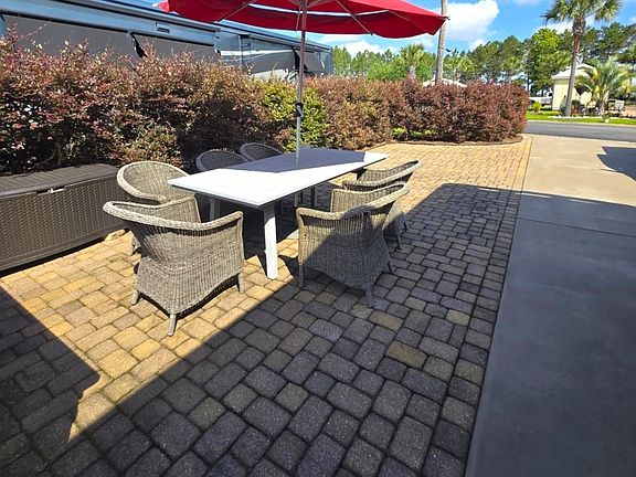 4th image of 208 Magnifico Dr
