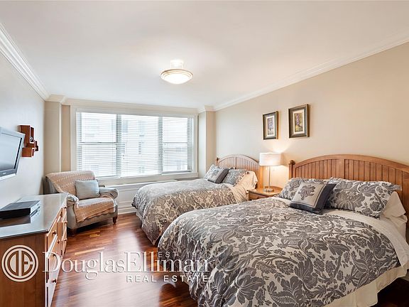5th image of 250 E 65th St APT 12C