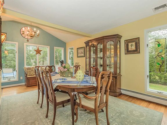 4th image of 34 Highwood Dr