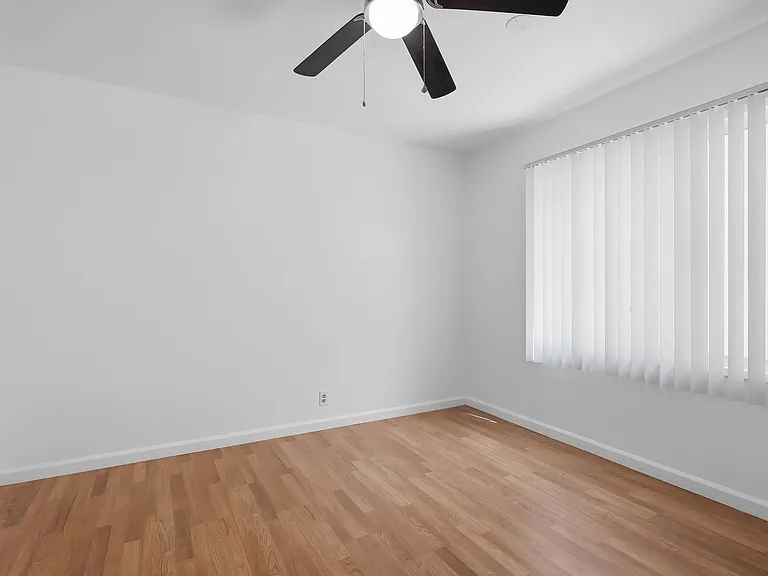 5642-5646 Laurel Canyon Blvd — Photo 22