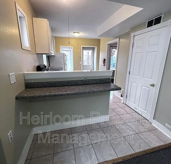 924 E 6th St #3 — Photo 7