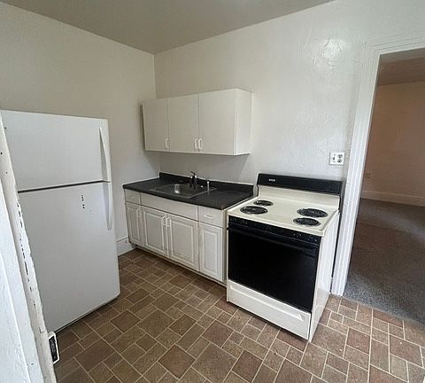 2nd image of 1107 W Poplar St Floor 1