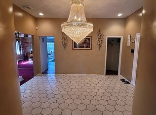 560 Golf Dr, Valley Stream, NY 11581
