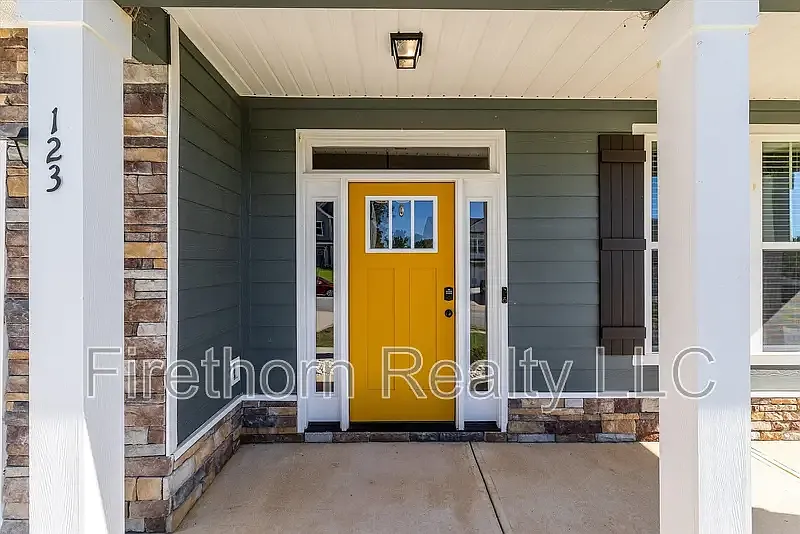 4 bed, 3.0 bath, 2315 sqft, $2,600 — Photo 2