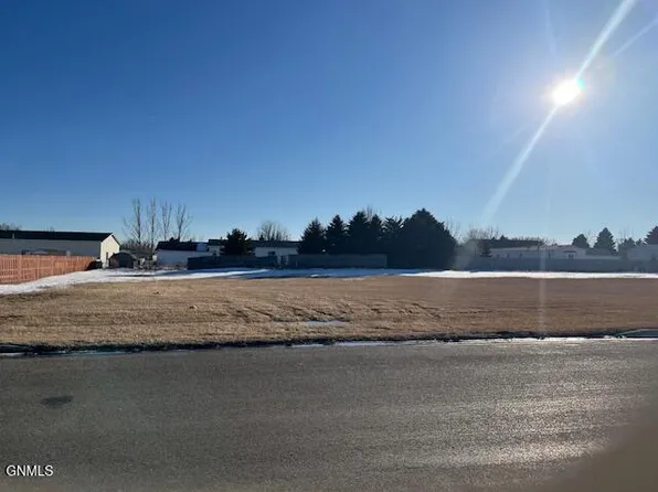 1503 10th St SW, Jamestown, ND 58401