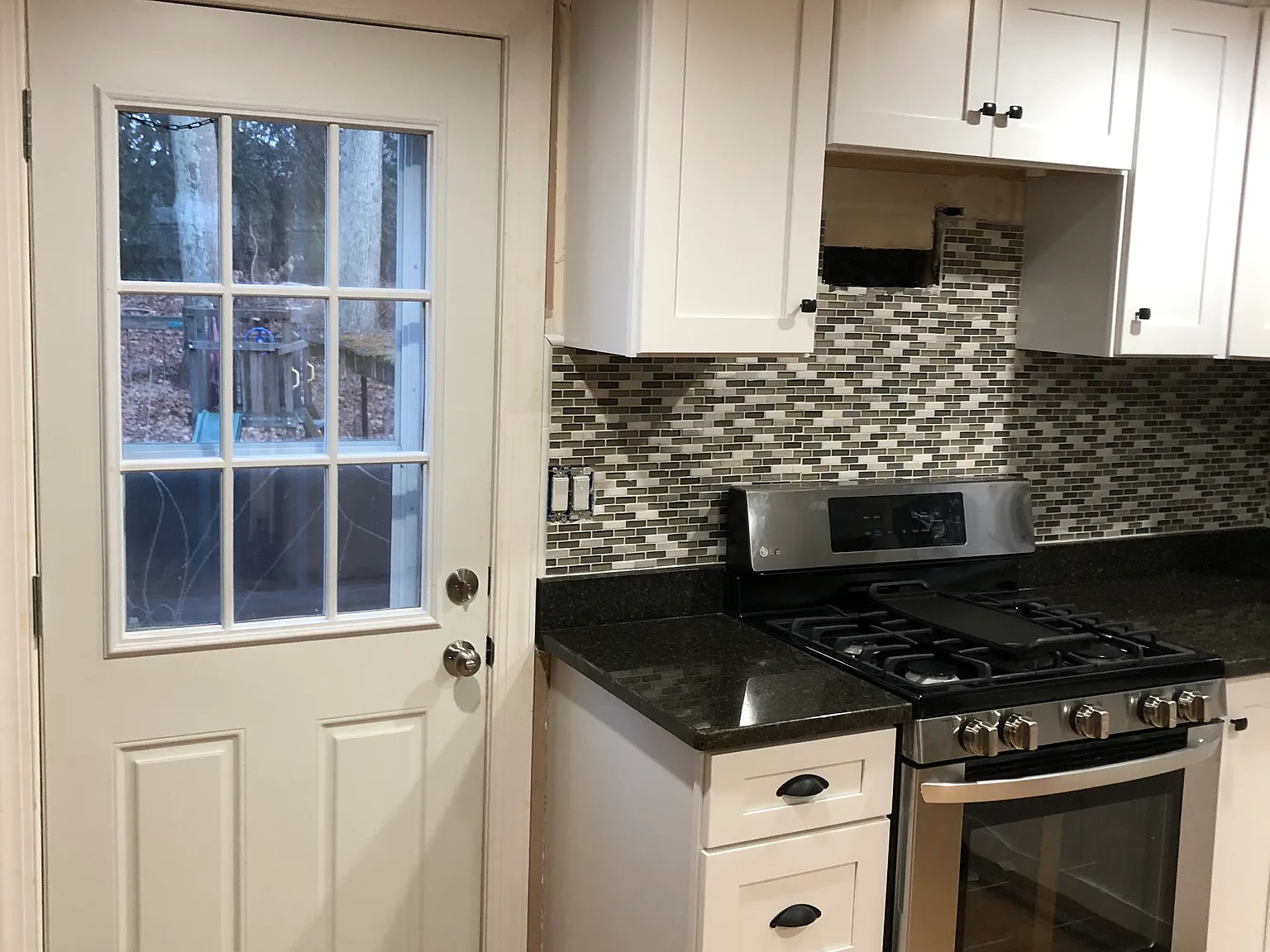 3 bed, 1150 sqft, $2,300 — Photo 2