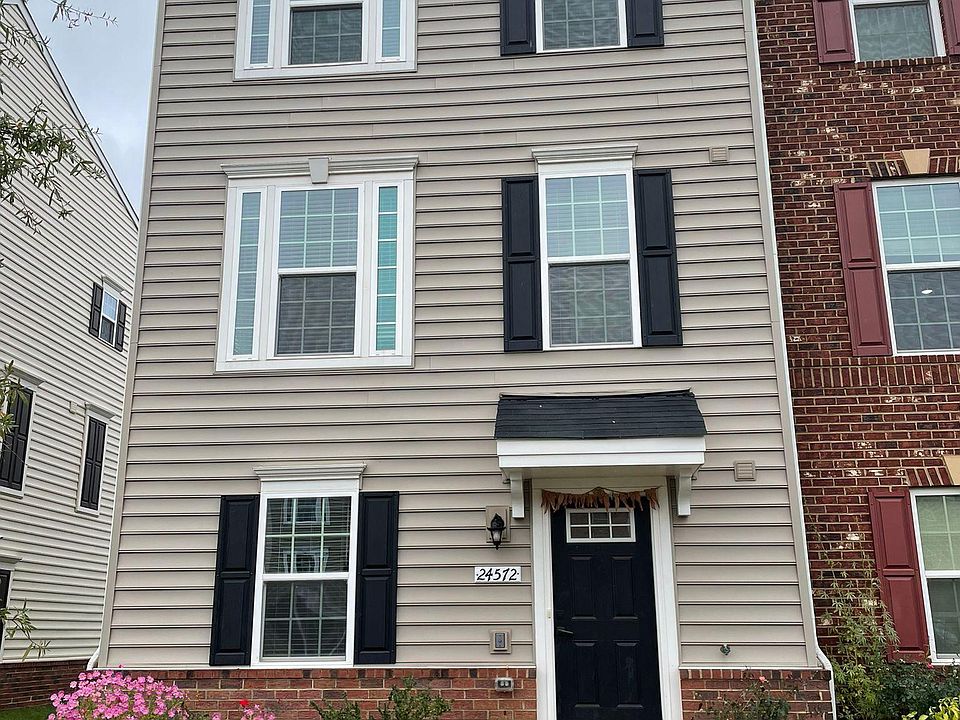 1st image of 24572 Hutchinson Farm Dr