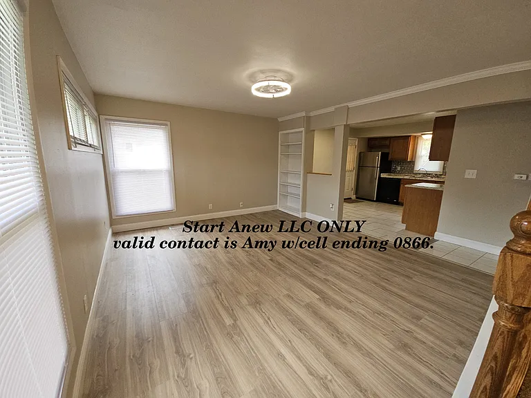 1043 Tabor Ave — Photo 2