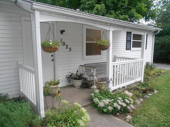 2nd image of 1025 Edgebrook Ave