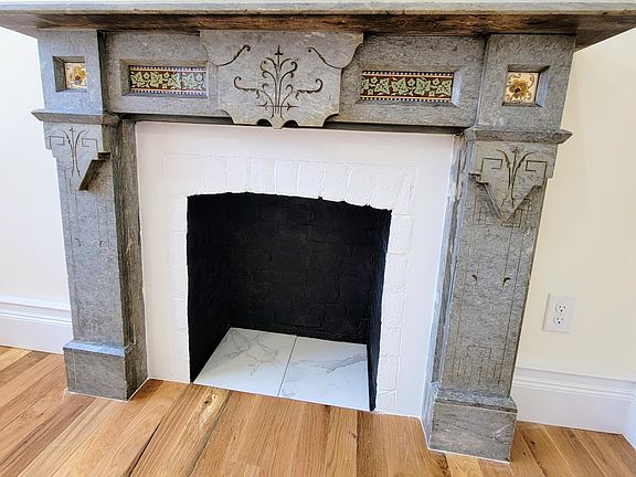 3rd image of 183 W 10th St
