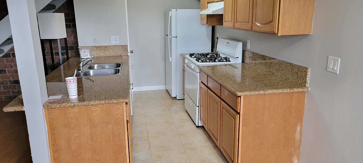 Building Photo - 4732 Greenholme Dr #2