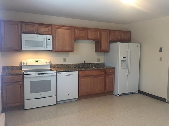 Kitchen **Please note these pictures do not show the hardwood flooring in the kitchen**