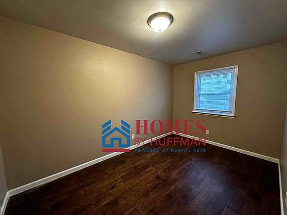 5th image of 207 E Elm St #1