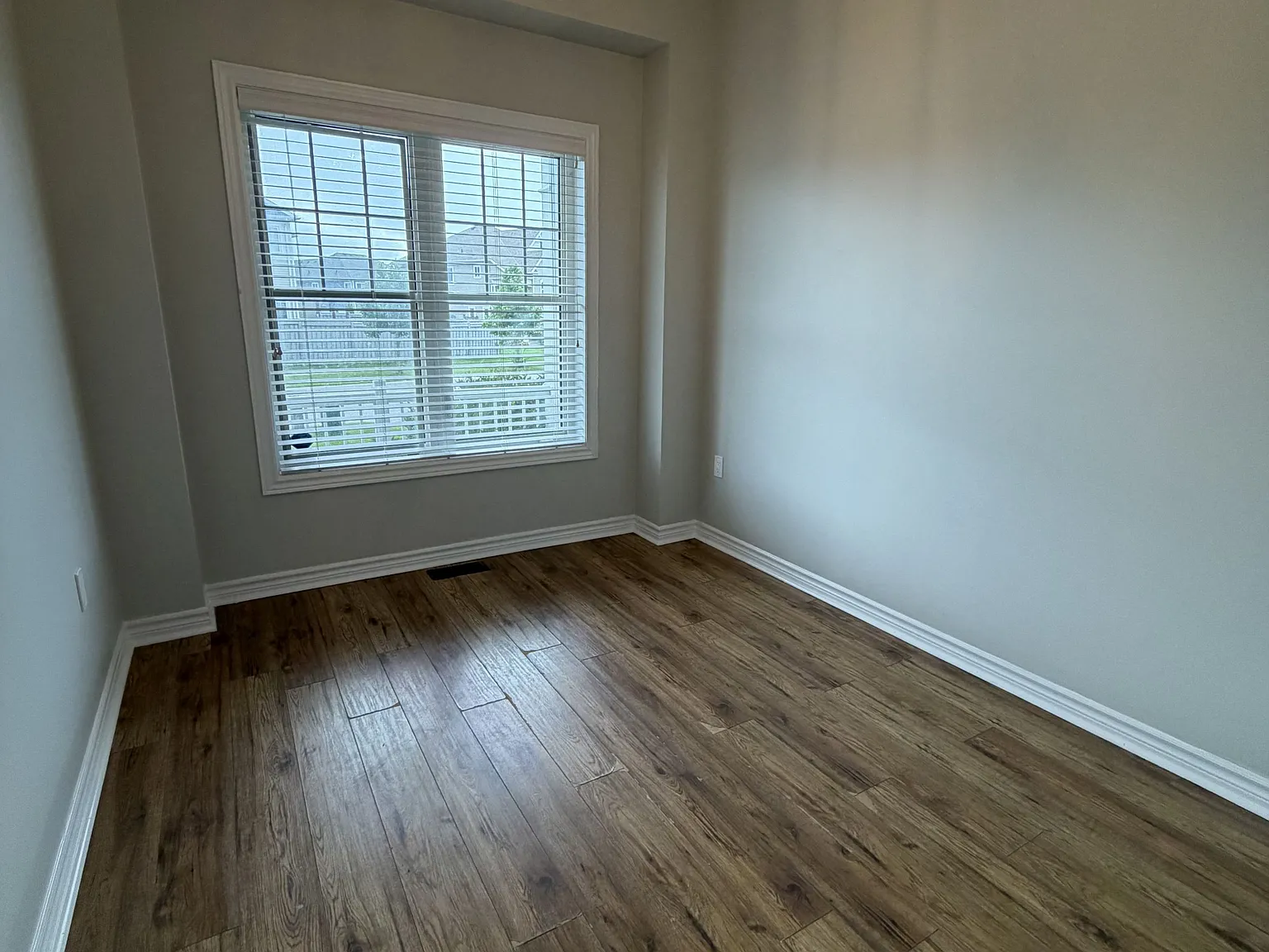 5 bed, $3,500 — Photo 2