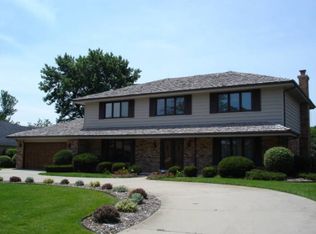 2S624 Avenue Vendome, Oak Brook, IL 60523