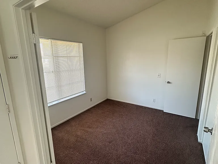 122 Noga Ave — Photo 4