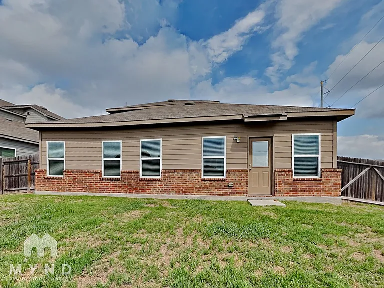 211 Stevens Smt — Photo 24