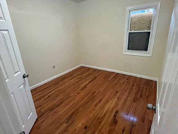 4th image of 825-827 S 15th St #1R