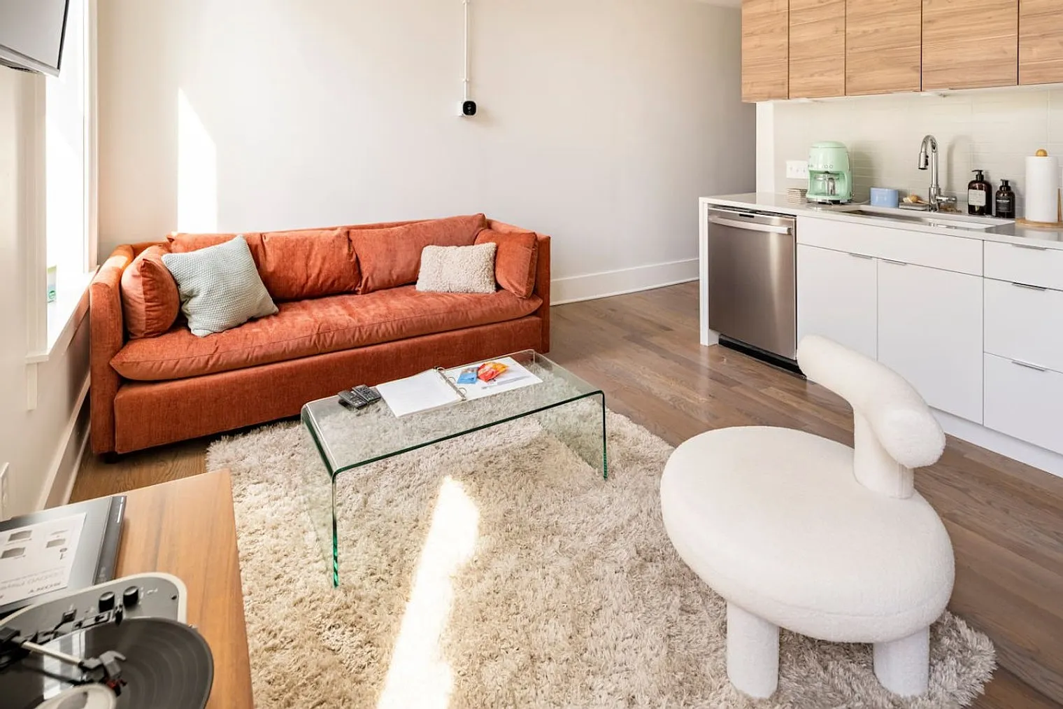 1 bed, 1.0 bath, $1,714 — Photo 2