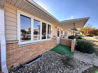 122 3rd St SE, Orange City, IA 51041