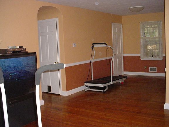 Dining room w/ new hardwood