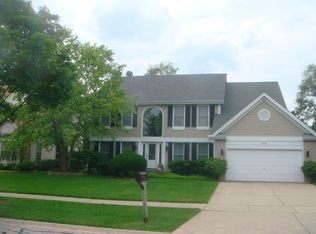 2900 Roslyn Ln E, Buffalo Grove, IL
