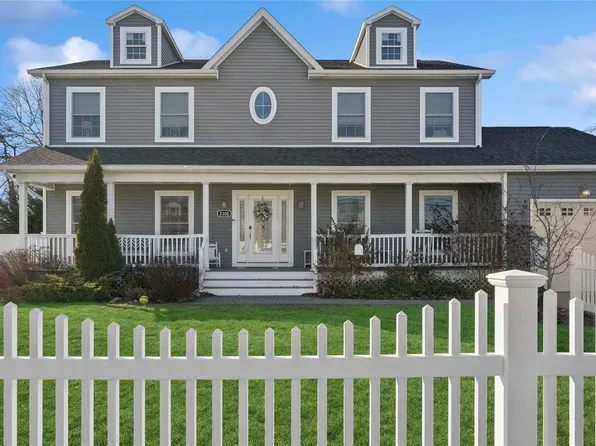 2300 S Seamans Neck Road, Seaford, NY 11783