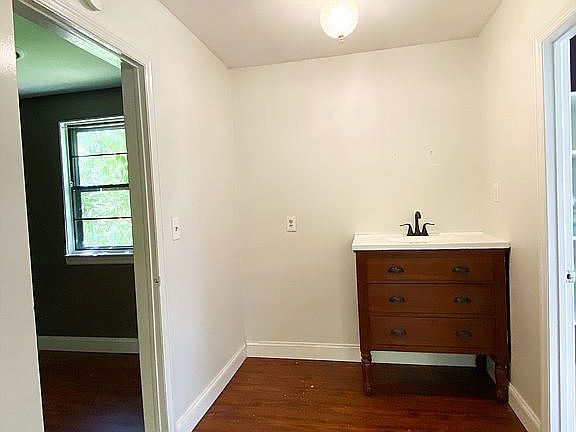 master dressing area/bath