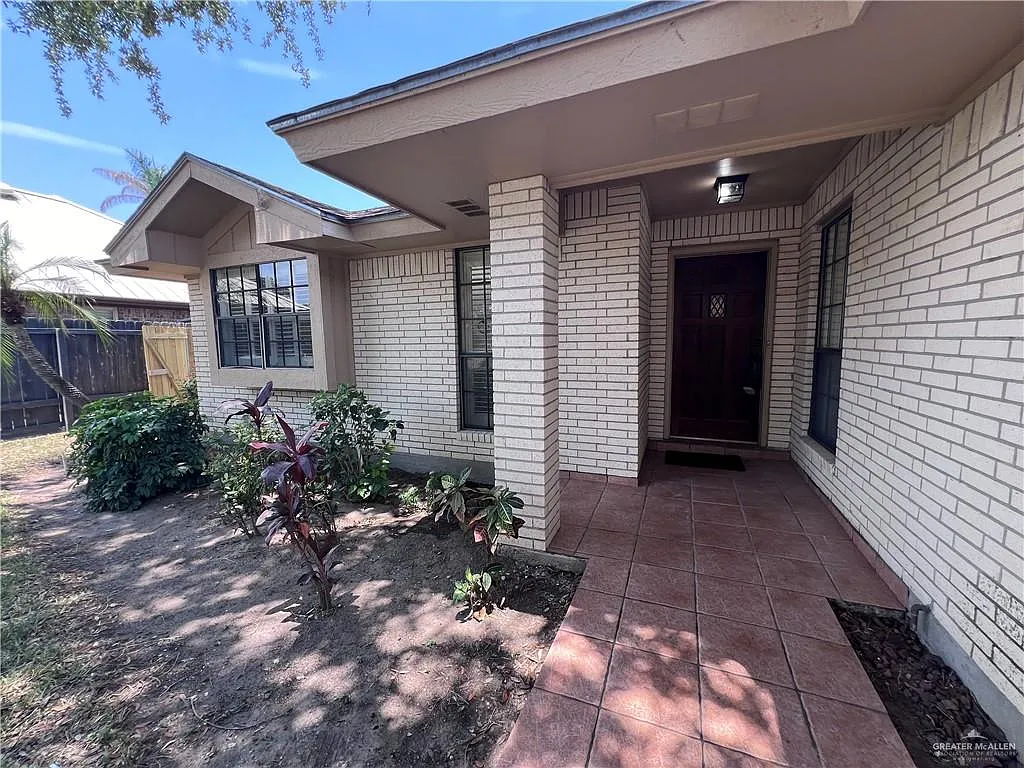 3 bed, 2.0 bath, 1729 sqft, $1,850 — Photo 4