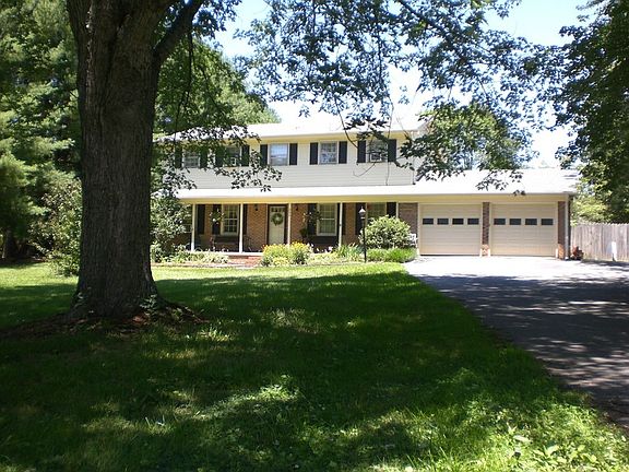 3rd image of 203 Kelly Ln