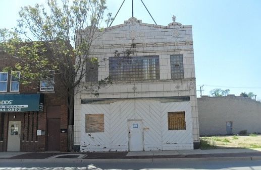 1st image of 904 S 5th Ave