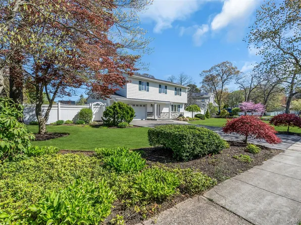 288 Bow Drive, Smithtown, NY 11787