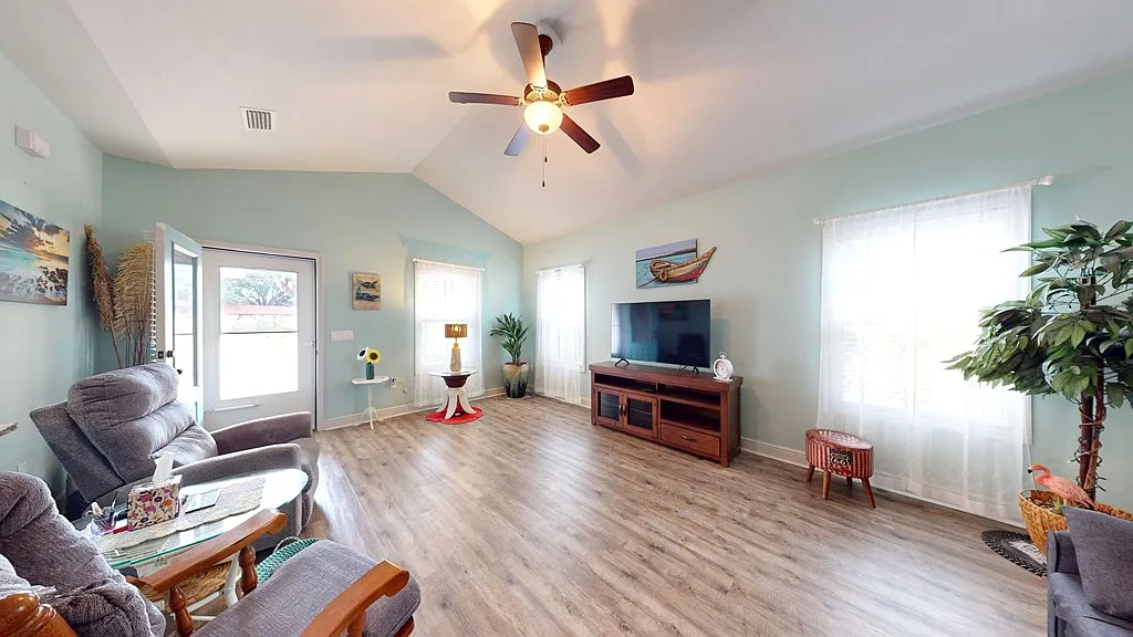 3 bed, 1284 sqft, $2,300 — Photo 3