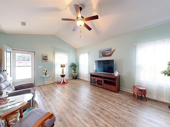 2nd image of 105 Saunders Cir