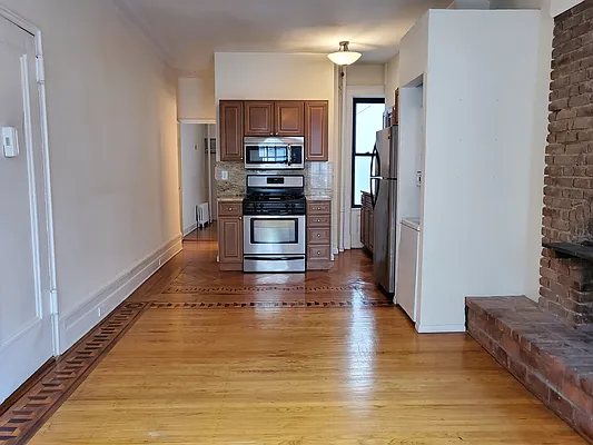 Rented by Frank Valvo Real Estate | media 9