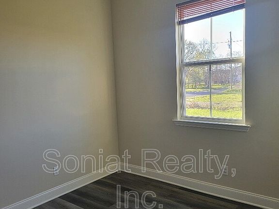 3rd image of 1439 Shirley Dr #1439
