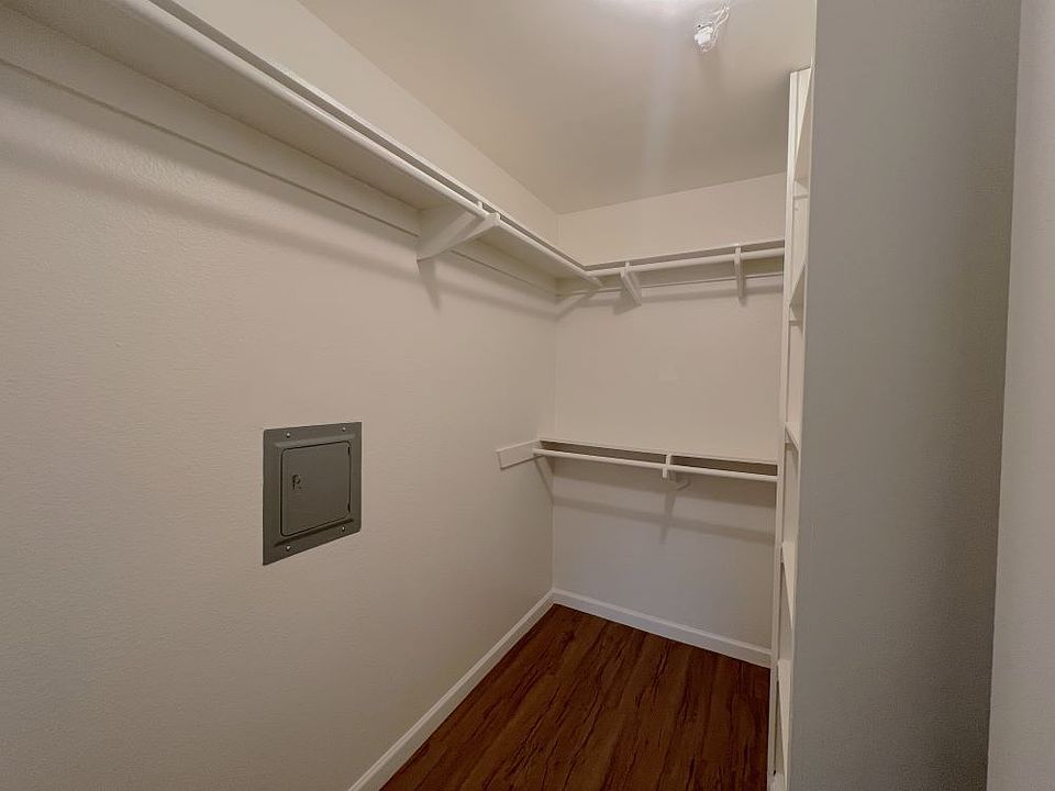 Walk - In Closet