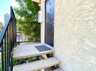 6938 Kester Ave #12, Van Nuys, CA 91405