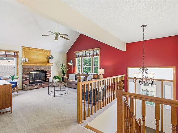 5th image of 110 NE Brookwood Pl