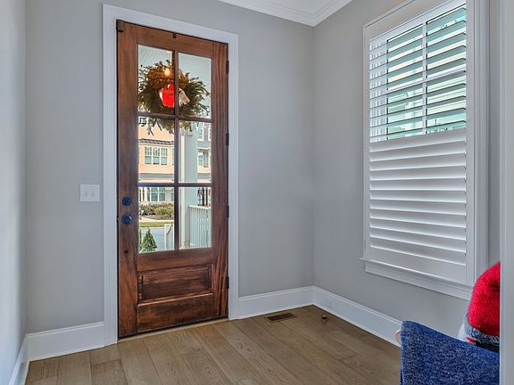 5th image of 3049 Long Branch Cir
