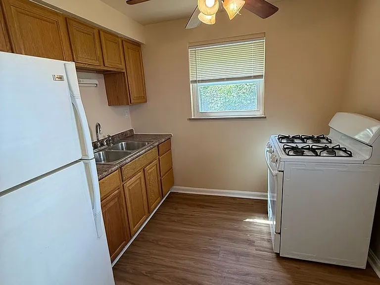 39 Glen Este Pl — Photo 2