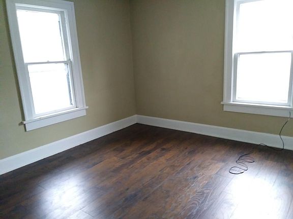 5th image of 100 Glenwood Hts