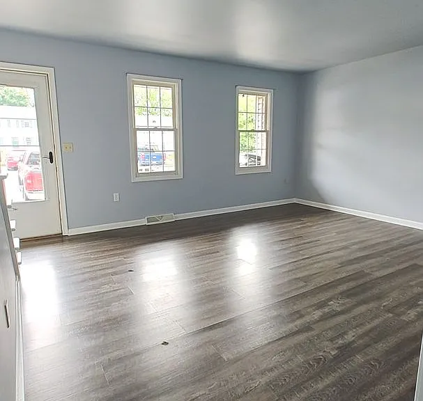 52 Michael Ct — Photo 7