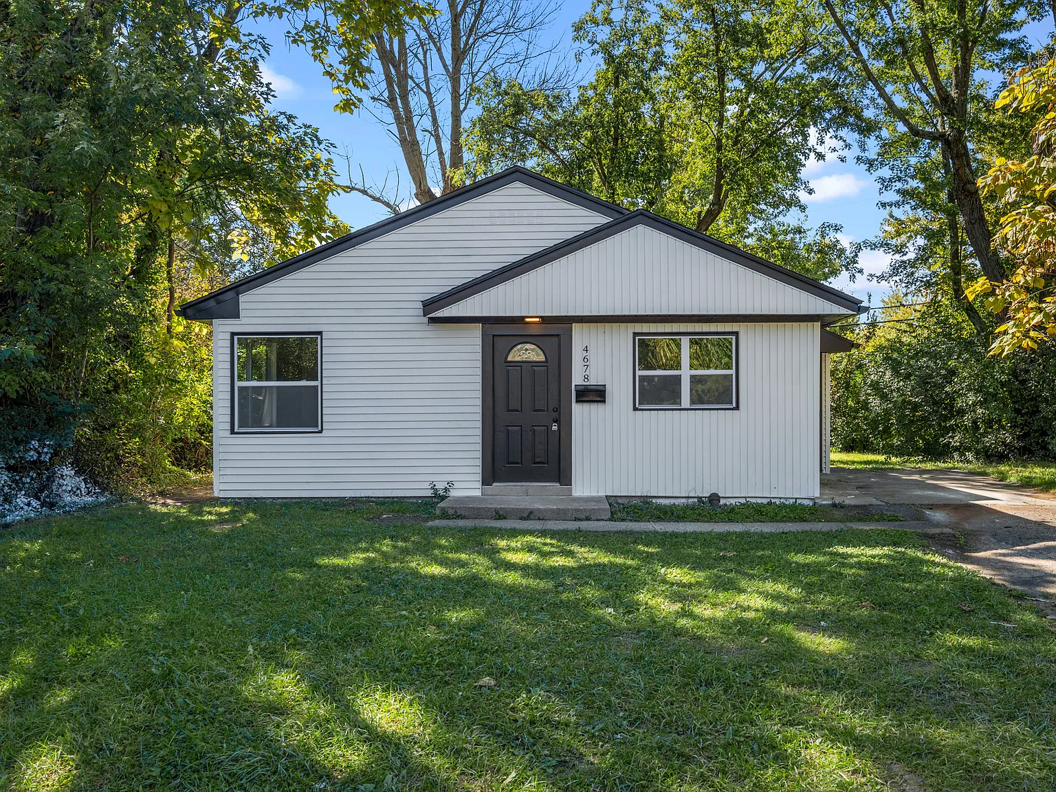 3 bed, 1000 sqft, $1,450 — Photo 1
