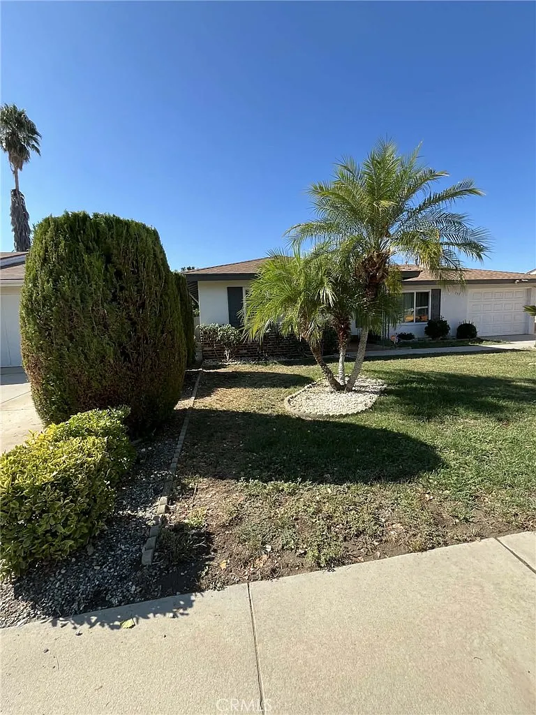 4 bed, 1700 sqft, $2,700 — Photo 2