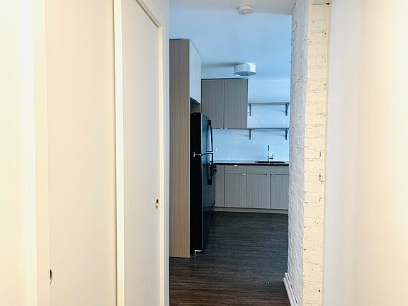 2nd image of 6134 N Kenmore Ave Unit 210