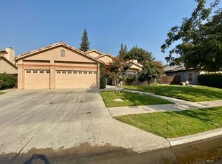 345 W Goshen Ave, Clovis, CA 93611